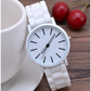 Montre analogique à bracelet silicone et cadran minimaliste