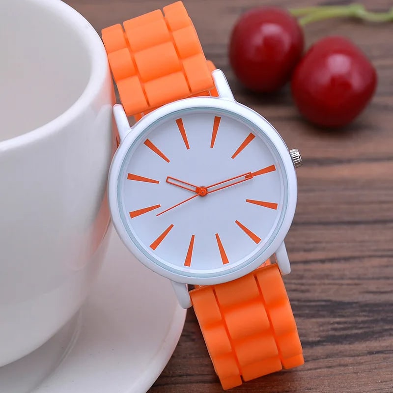 Montre analogique à bracelet silicone et cadran minimaliste