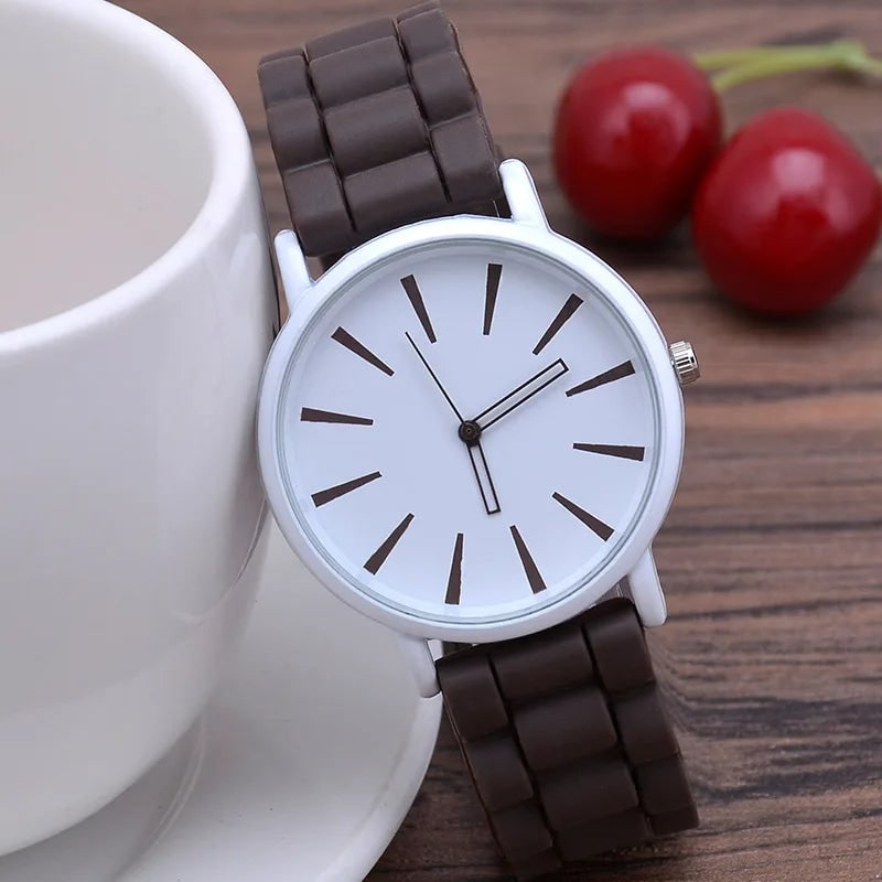 Montre analogique à bracelet silicone et cadran minimaliste