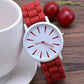 Montre analogique à bracelet silicone et cadran minimaliste