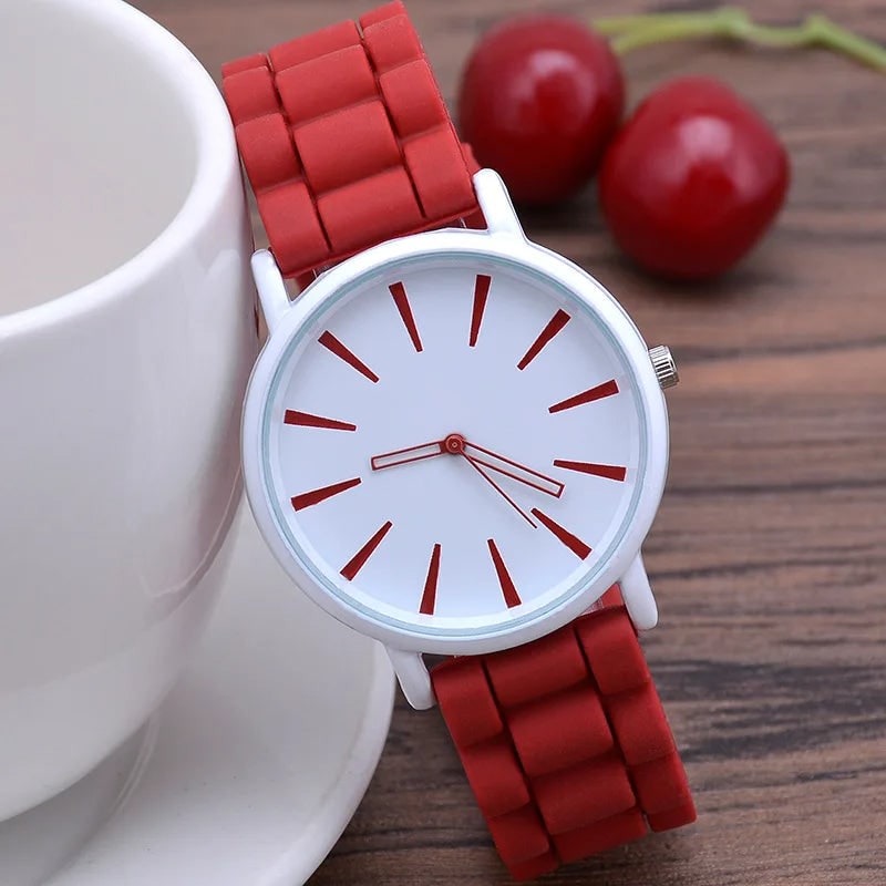 Montre analogique à bracelet silicone et cadran minimaliste