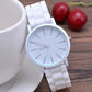 Montre analogique à bracelet silicone et cadran minimaliste