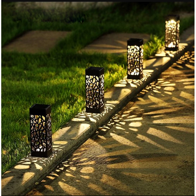 Borne solaire de jardin à motif ajouré