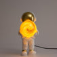Lampe de chevet astronaute avec globe lumineux