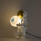 Lampe de chevet astronaute avec globe lumineux