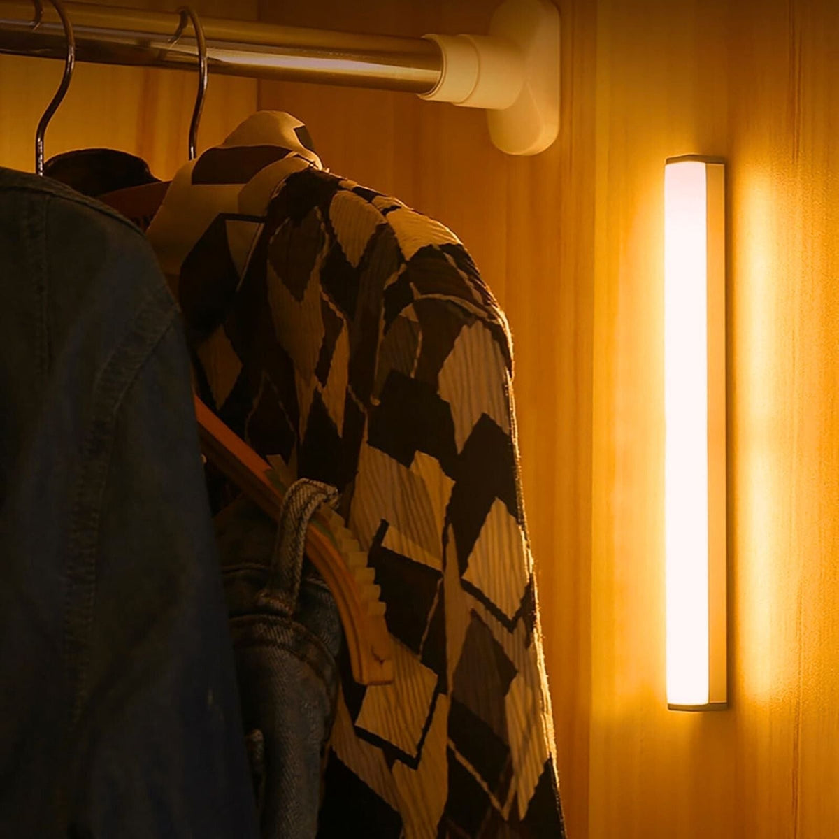 Barre lumineuse magnétique à détecteur de mouvement