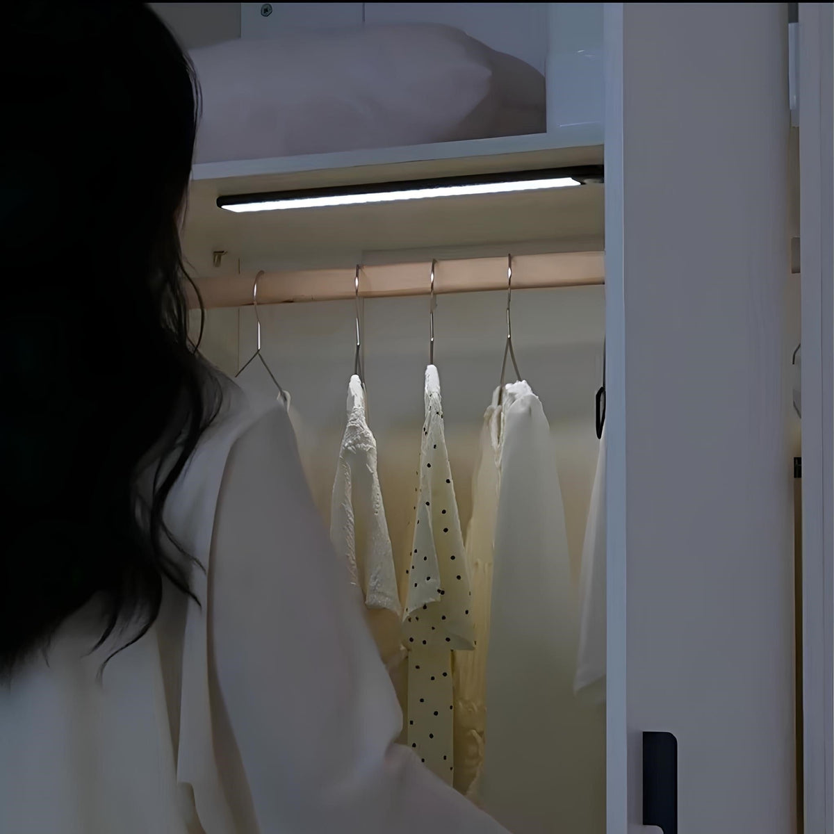 Barre lumineuse rechargeable sous meuble avec détecteur de mouvement