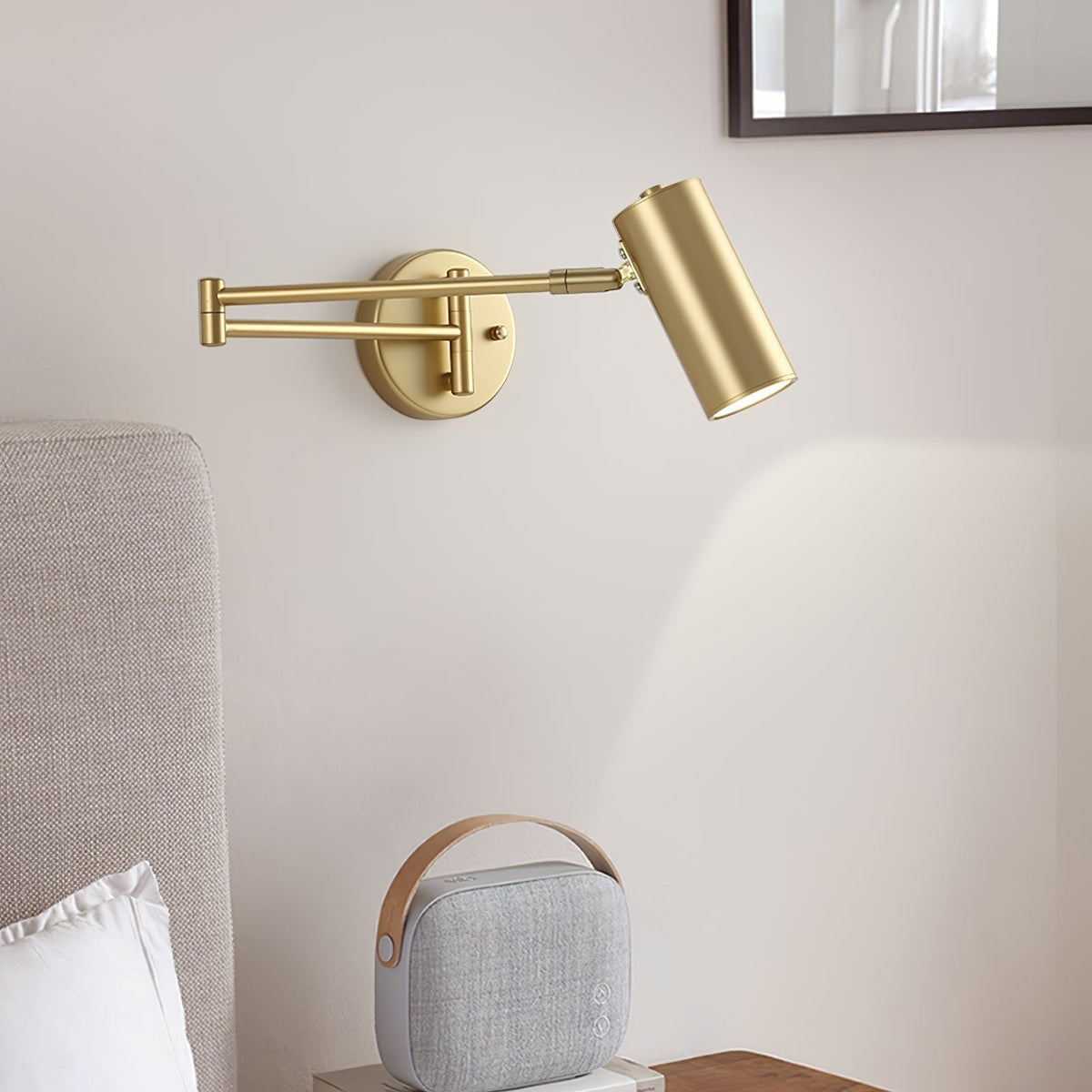 Applique de lecture à bras articulé et tête orientable