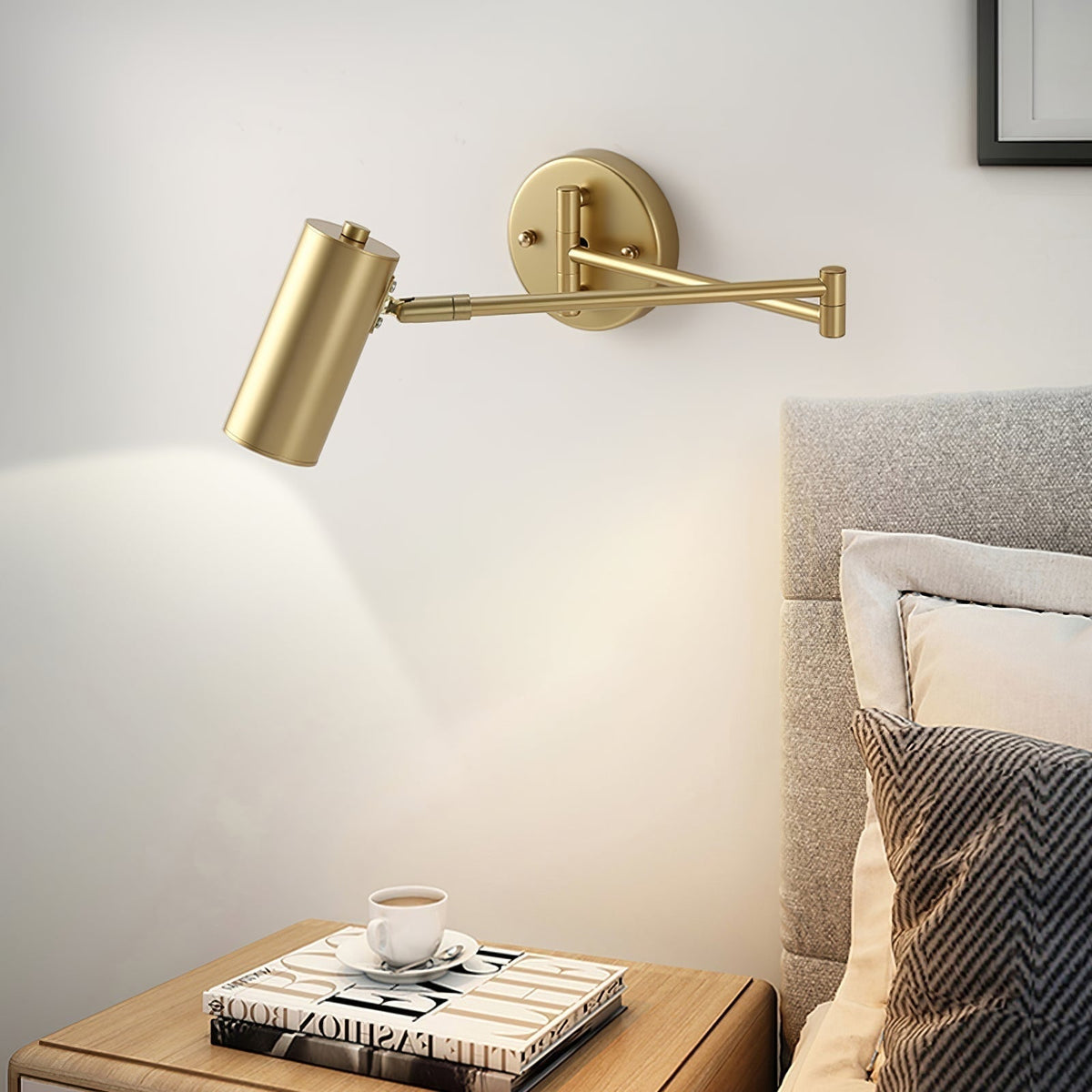 Applique de lecture à bras articulé et tête orientable