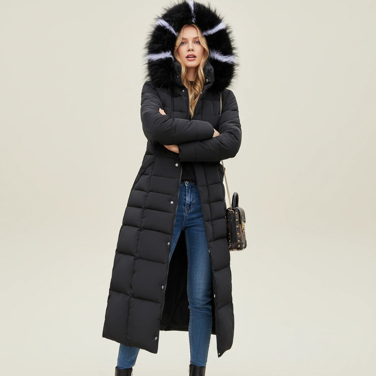 Doudoune longue pour femme avec ceinture et capuche bordée de fausse fourrure