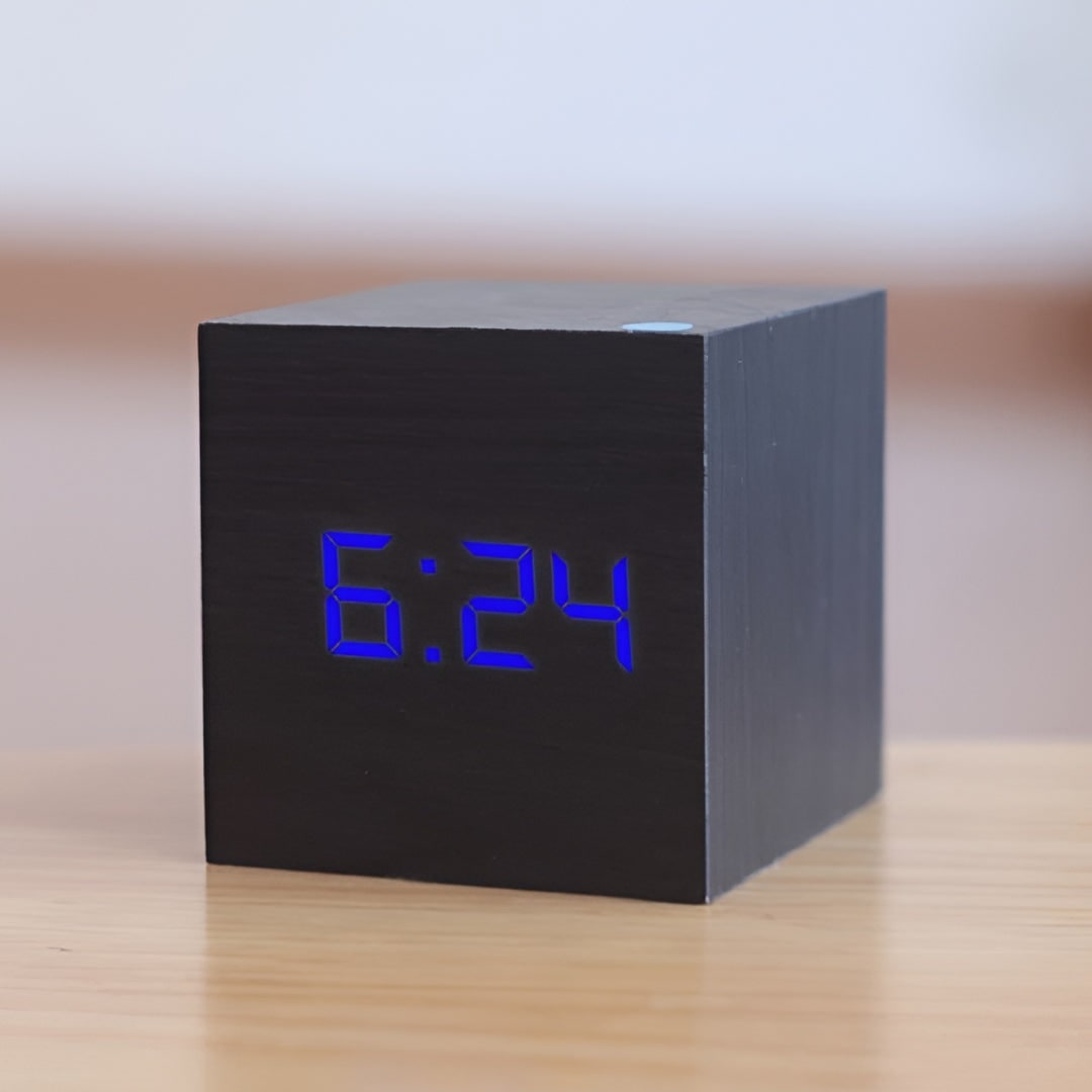 Réveil numérique cubique effet bois avec thermomètre