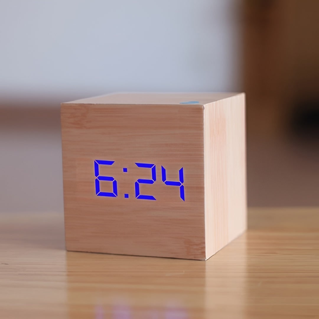 Réveil numérique cubique effet bois avec thermomètre